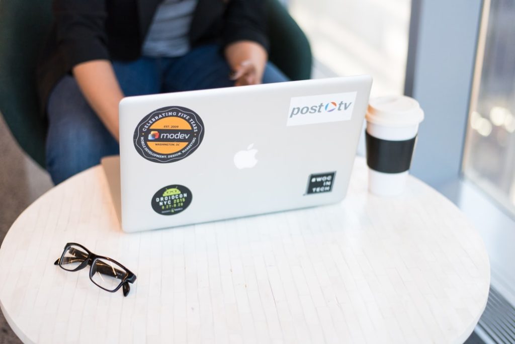 Trabalhando em casa2 1024x684 - Trabalhando em casa: dicas de produtos para comprar e revender!