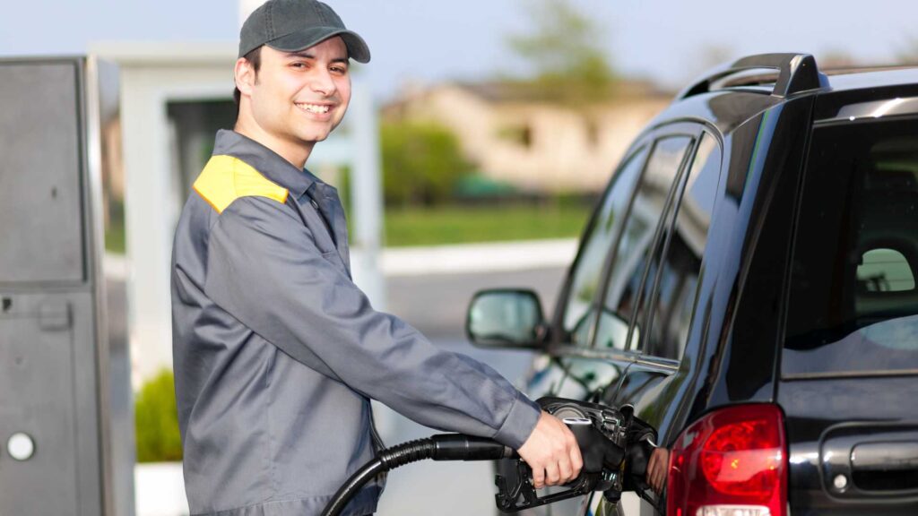 Frentista de posto de galina 1024x576 - Vai se aposentar? Saiba seus direitos.